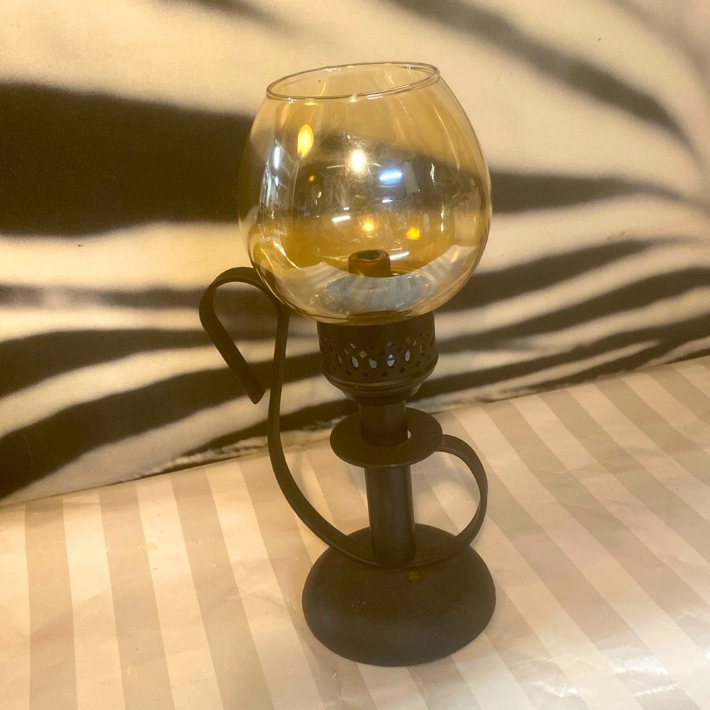 Metal candle holder